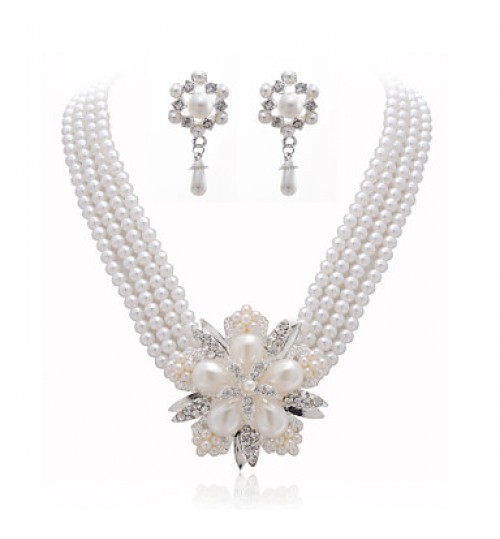 Gorgeous Clear Crystals And Imitation Pearls Jewelry Set,Including Necklace And Earrings  